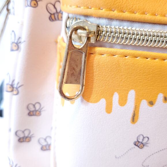 LNew-Winnie the Pooh Loungefly Disney "oh, bother!" Honey Bees Mini Backpack - Picture 9 of 10